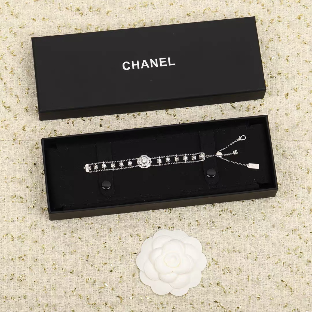 Chanel Bouton de Camélia