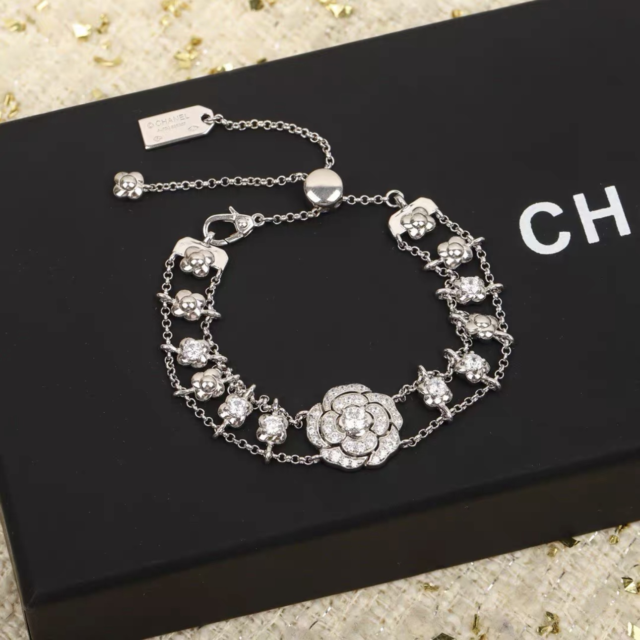 Chanel Bouton de Camélia