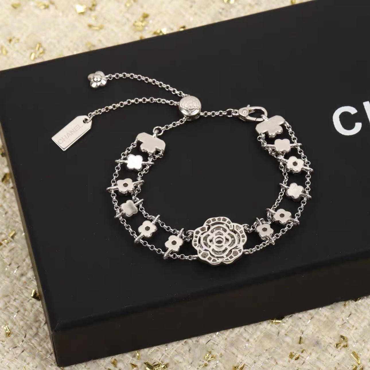 Chanel Bouton de Camélia