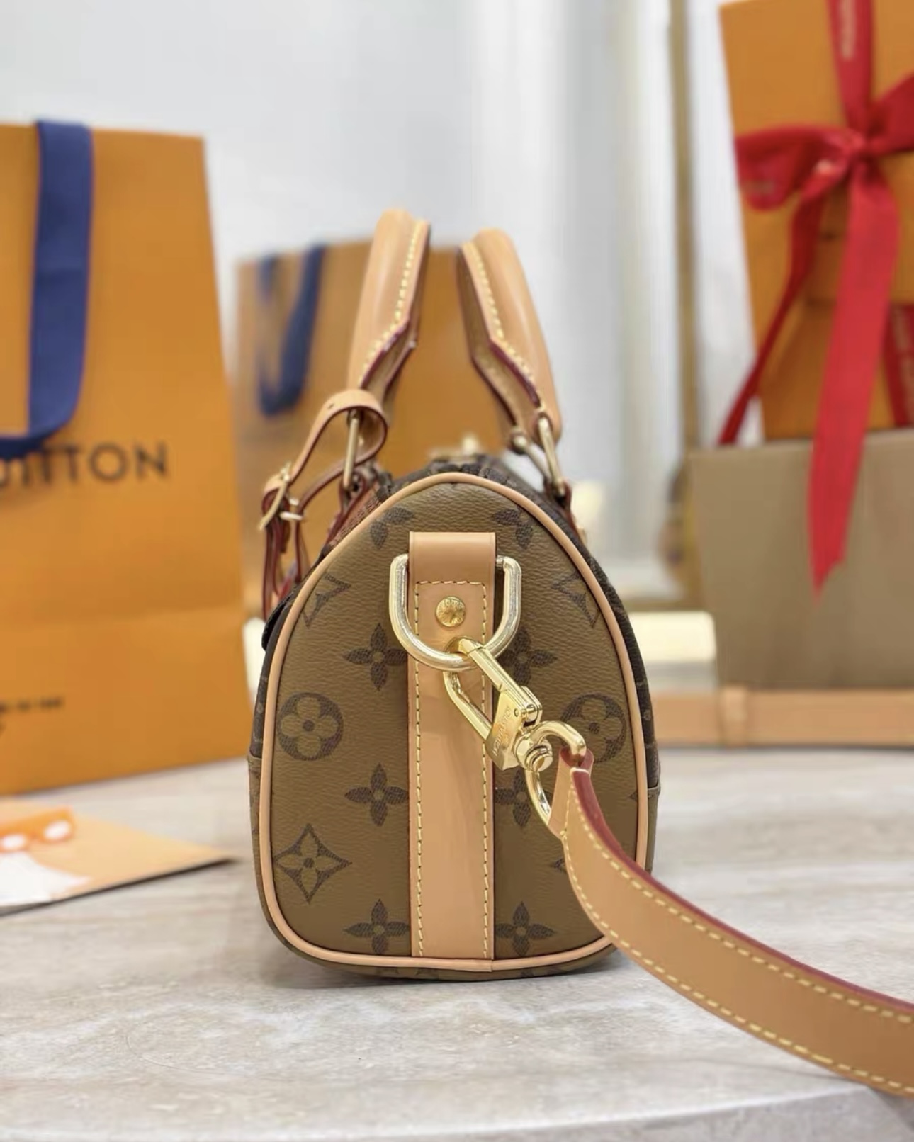 LV Keepall Bandoulière 25 X Nigo