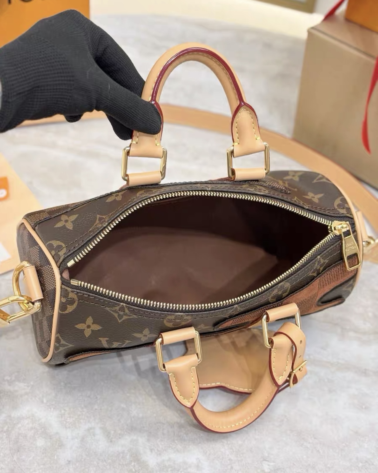 LV Keepall Bandoulière 25 X Nigo