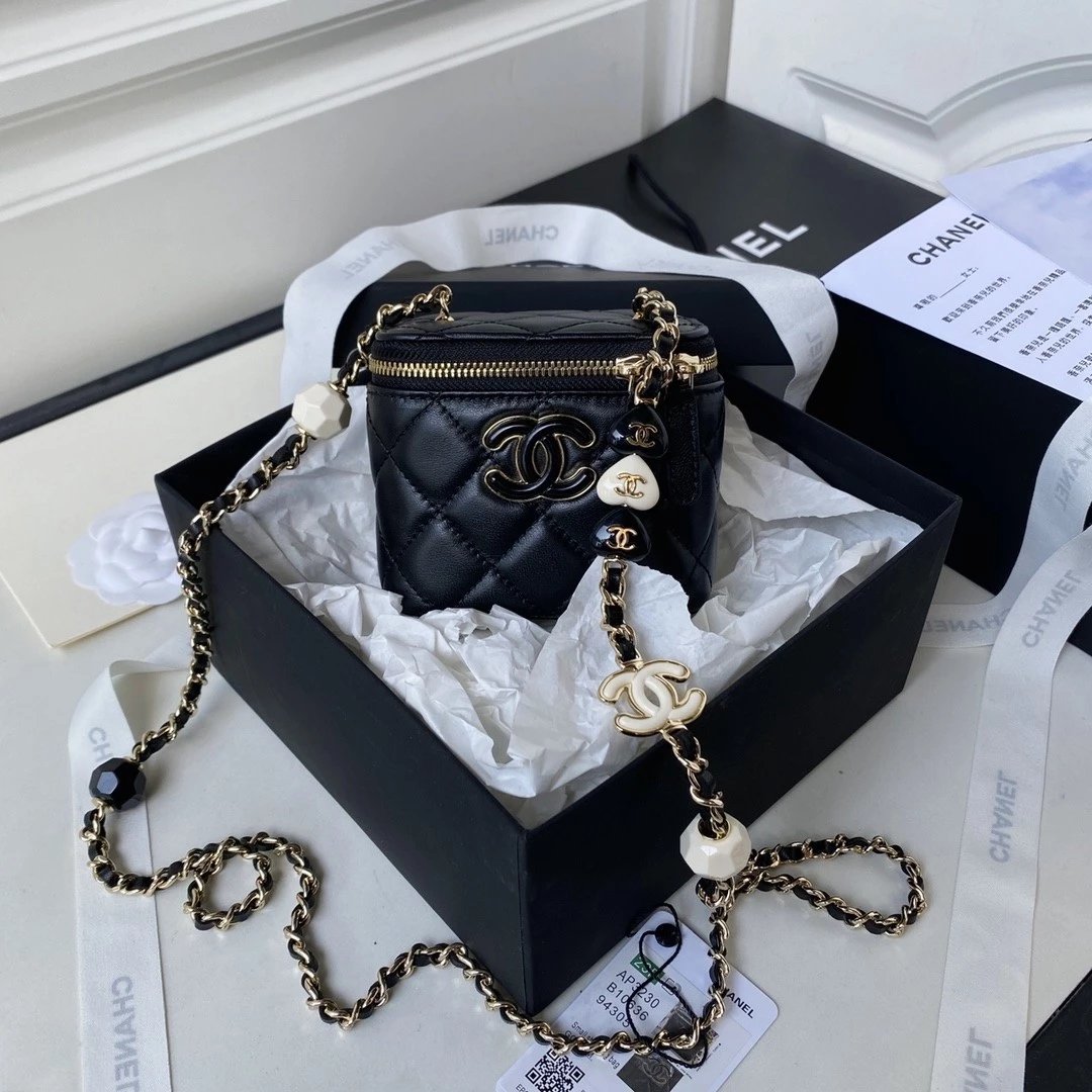 CHANEL Small Quilted Lambskin Heart Charm Box Bag