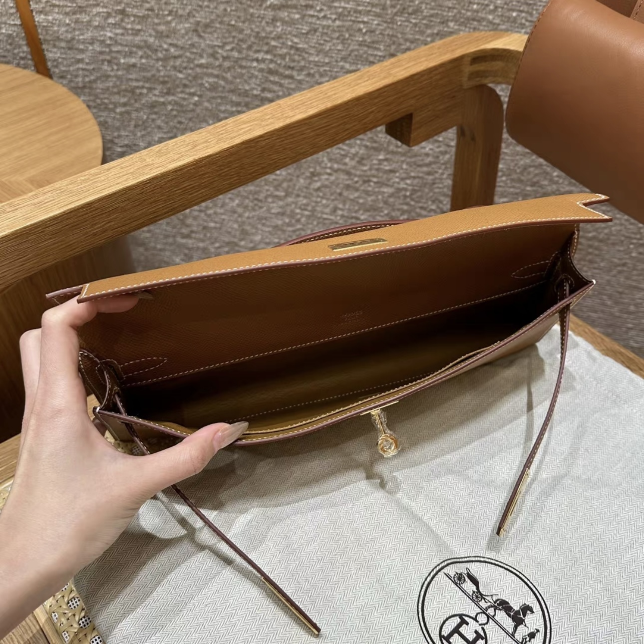 HERMES Kelly Cut Clutch