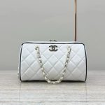CHANEL Clutch With Chain
