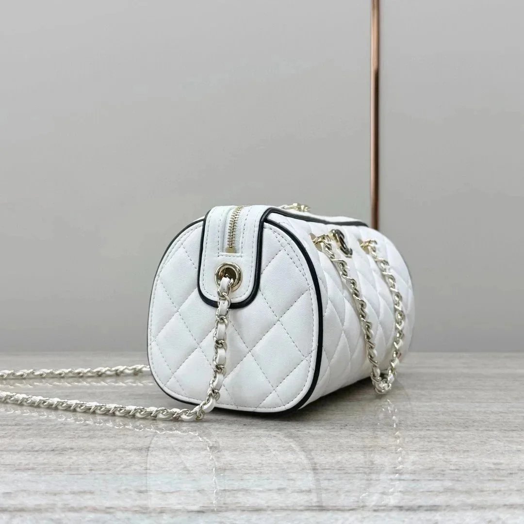 CHANEL Clutch With Chain