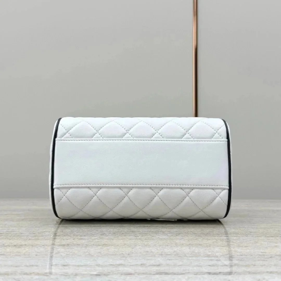 CHANEL Clutch With Chain