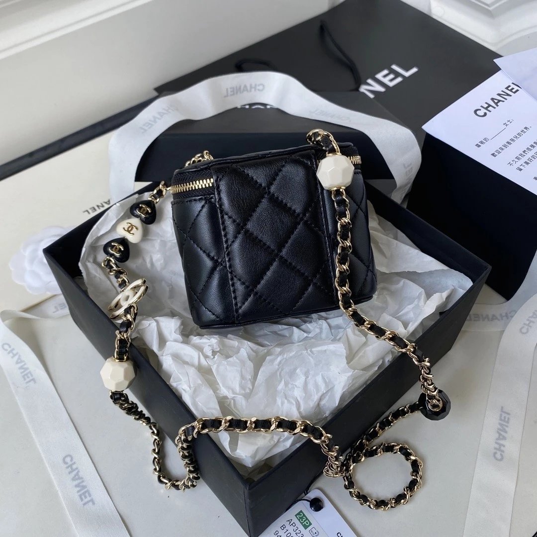 CHANEL Small Quilted Lambskin Heart Charm Box Bag