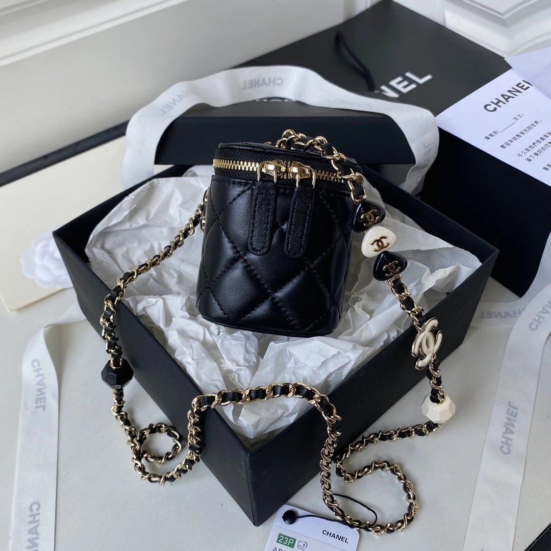 CHANEL Small Quilted Lambskin Heart Charm Box Bag