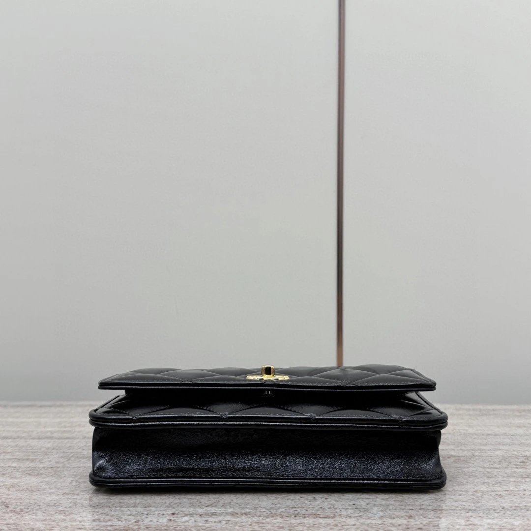 CHANEL Wallet On Chain Shiny Lambskin