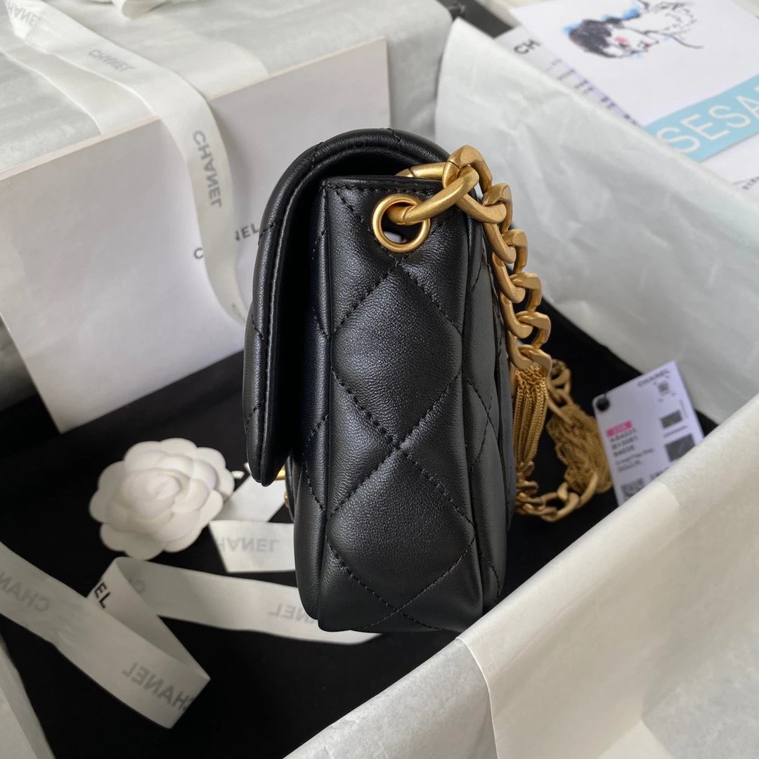 CHANEL Quilted Lambskin Shoulder Bag with Gold Fringe Chain