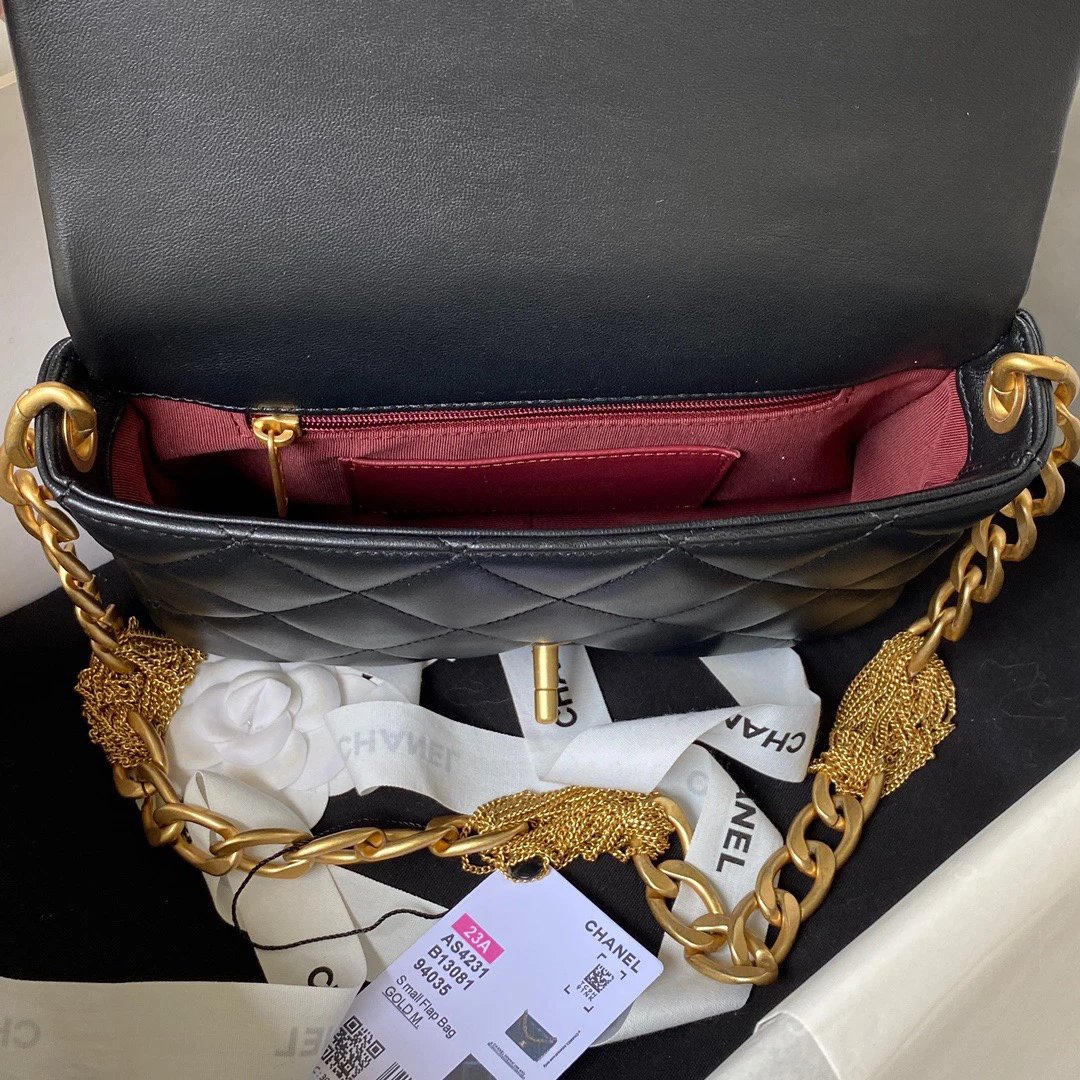 CHANEL Quilted Lambskin Shoulder Bag with Gold Fringe Chain