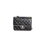 CHANEL Flap bag Lambski black & white