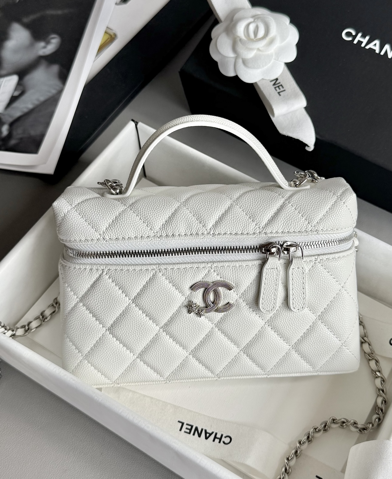CHANEL Vanity with Chain Strass Star