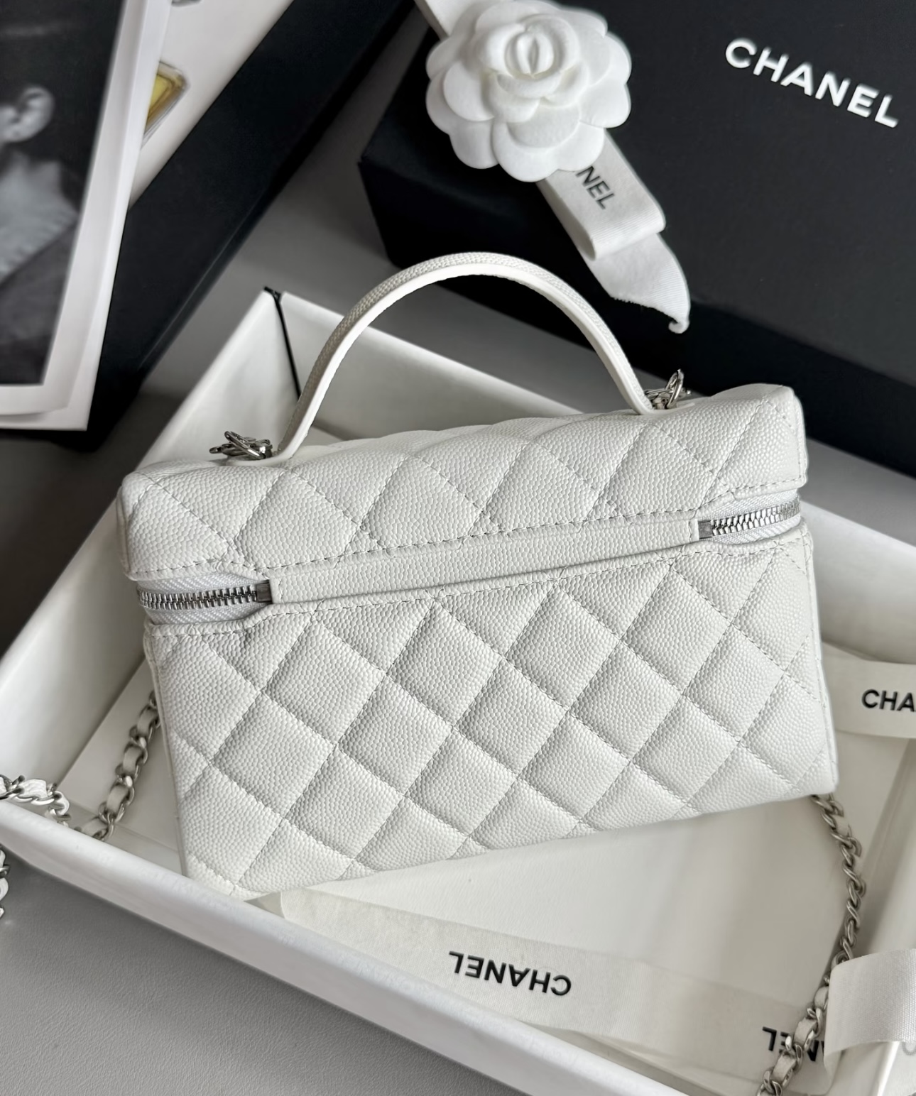 CHANEL Vanity with Chain Strass Star