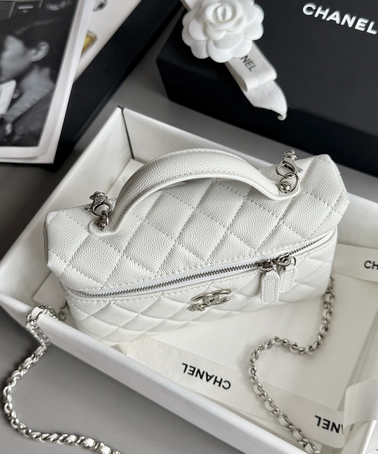 CHANEL Vanity with Chain Strass Star