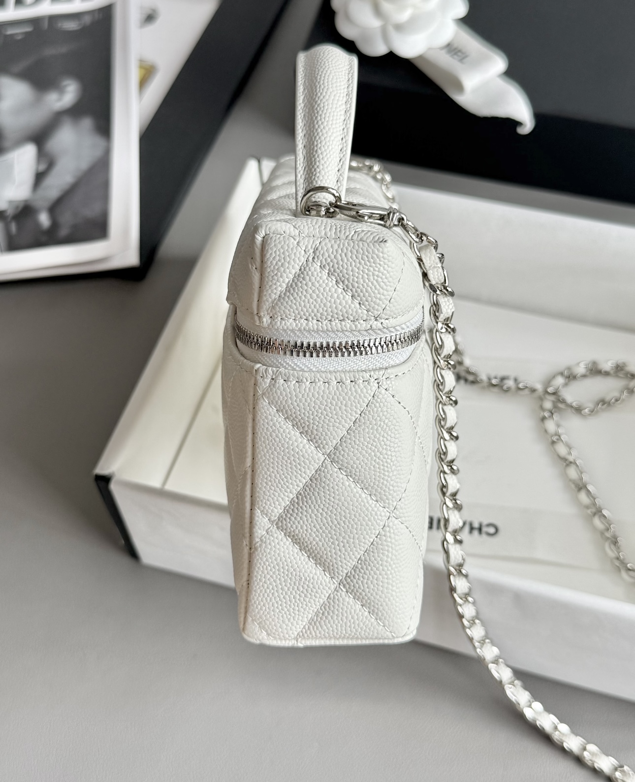 CHANEL Vanity with Chain Strass Star