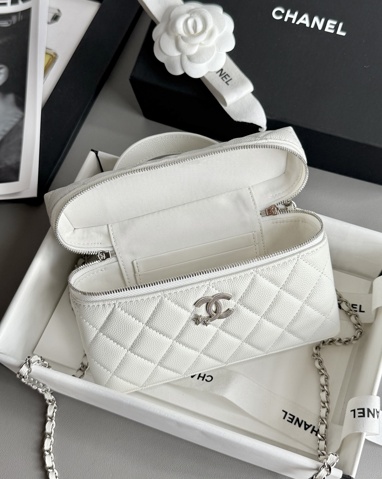 CHANEL Vanity with Chain Strass Star