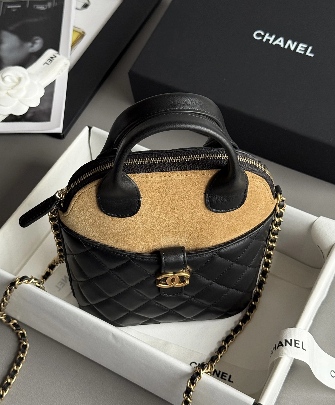 CHANEL Clutch with chain