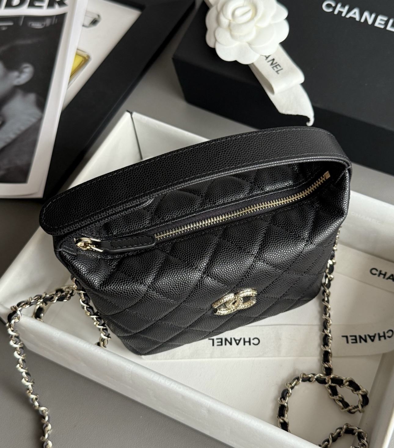 CHANEL 25A Quilted Caviar Leather Double C Logo Pierced Chain Hobo Bag