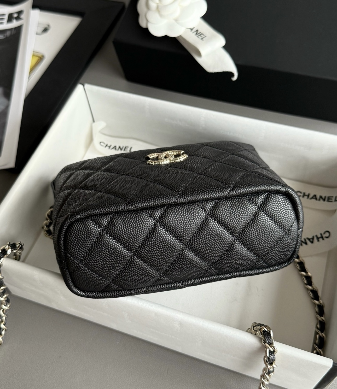 CHANEL 25A Quilted Caviar Leather Double C Logo Pierced Chain Hobo Bag