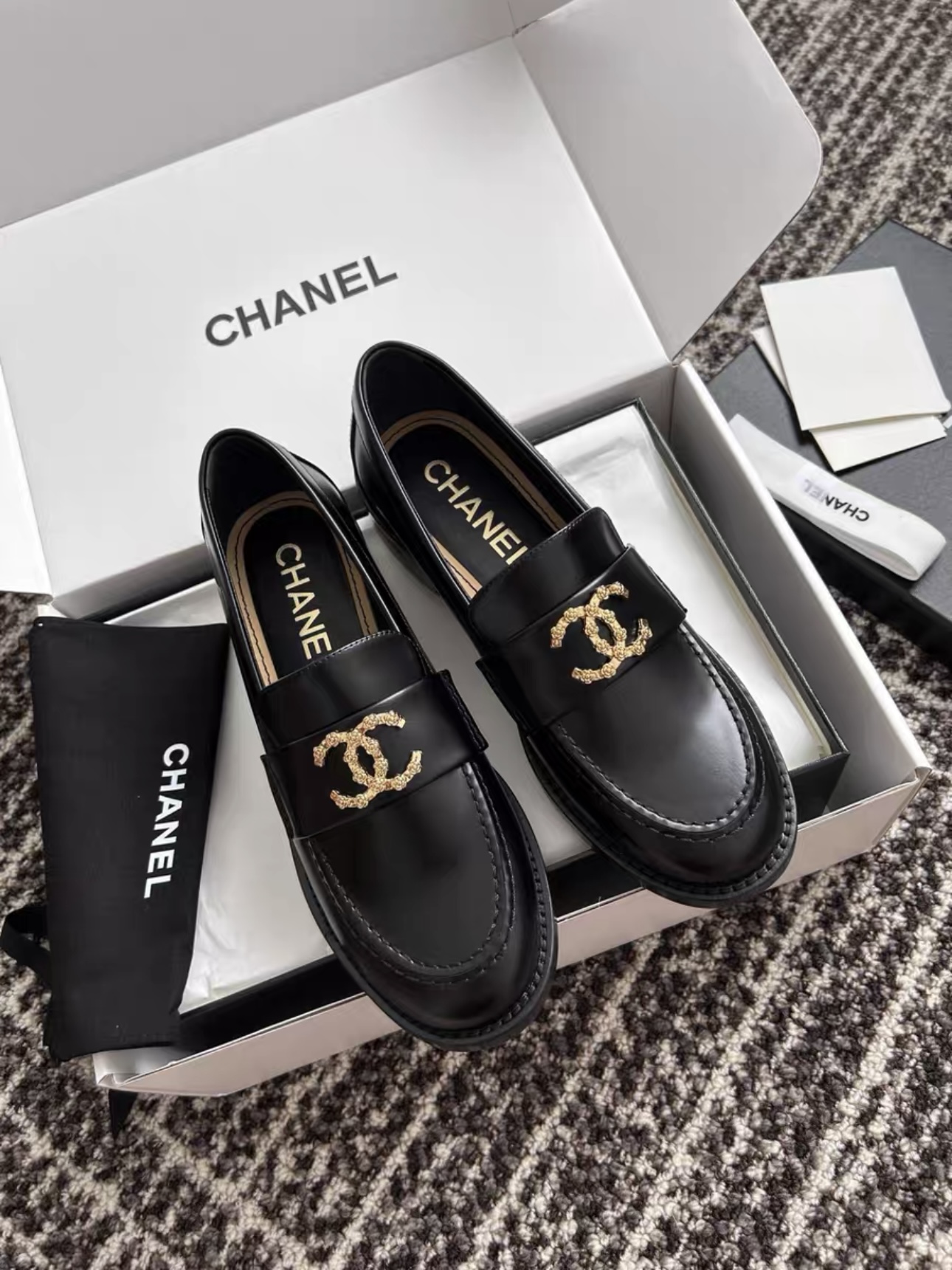 CHANEL 24S Cowhide Leather Versatile Loafers Black
