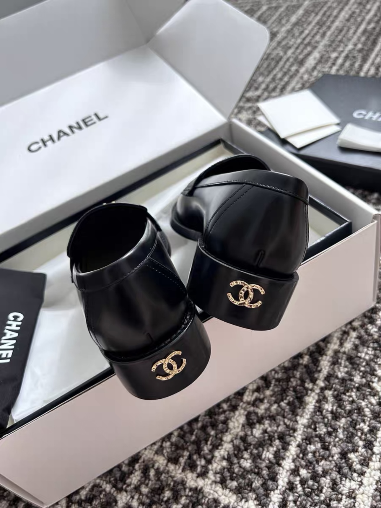 CHANEL 24S Cowhide Leather Versatile Loafers Black