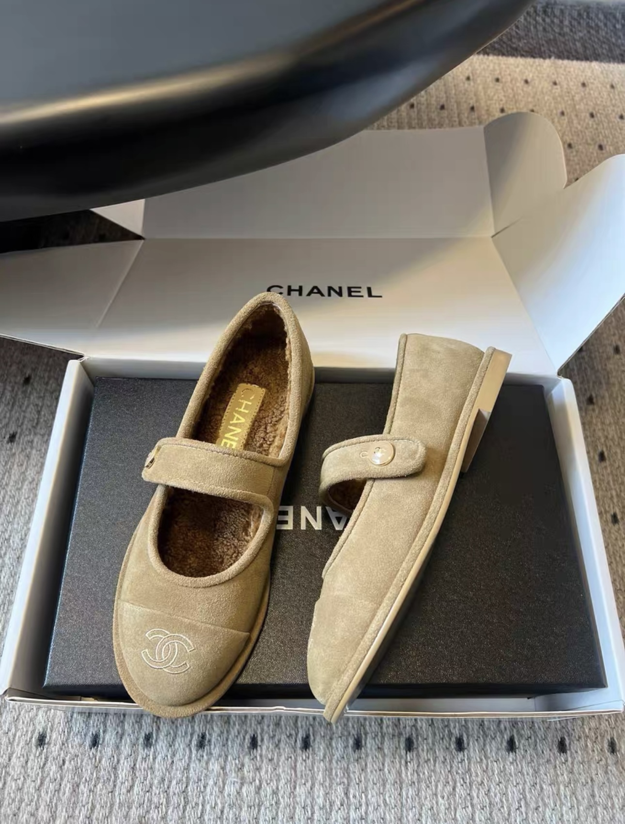 CHANEL 25B Suede Calfskin Round-Toe Buckle Flat Mary Janes