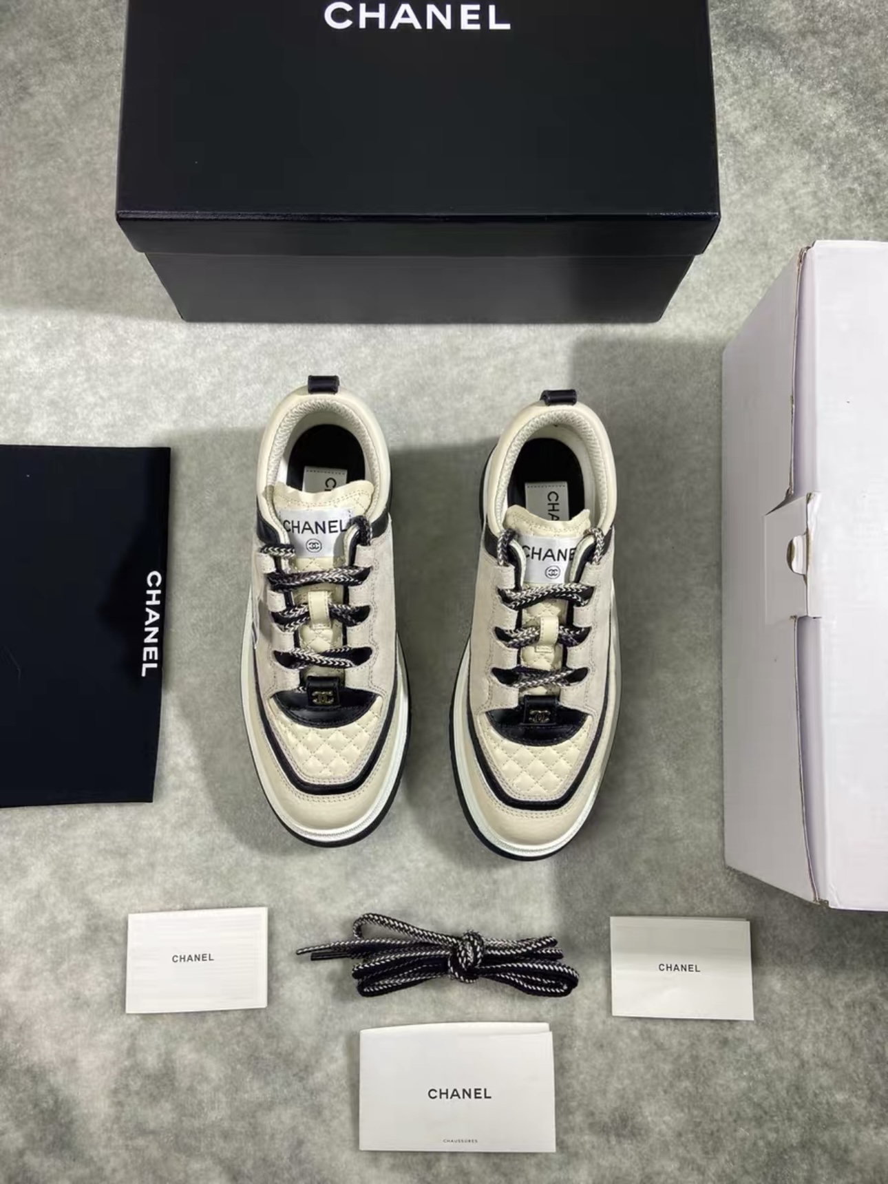 CHANEL 25C lacing flat low top casual sneakers