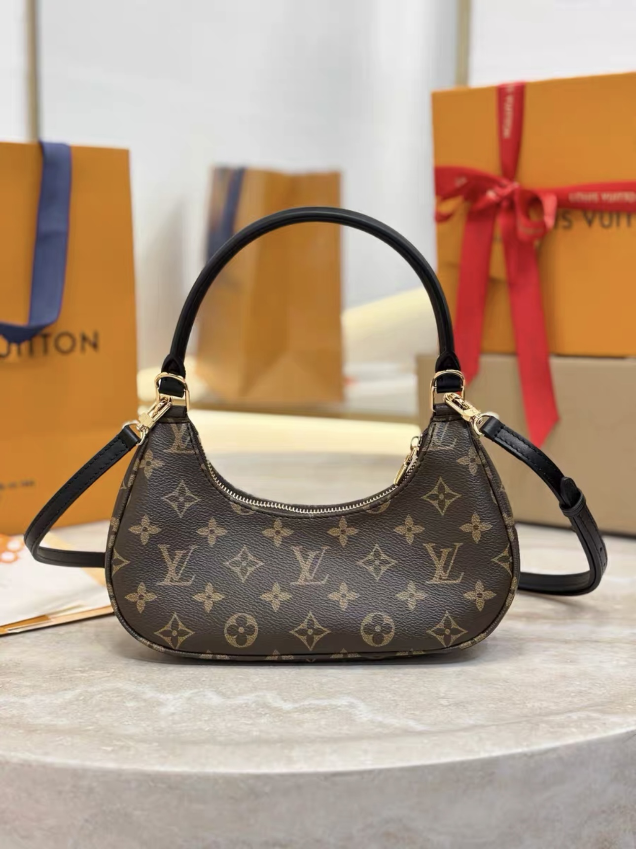 LV Catchy PM