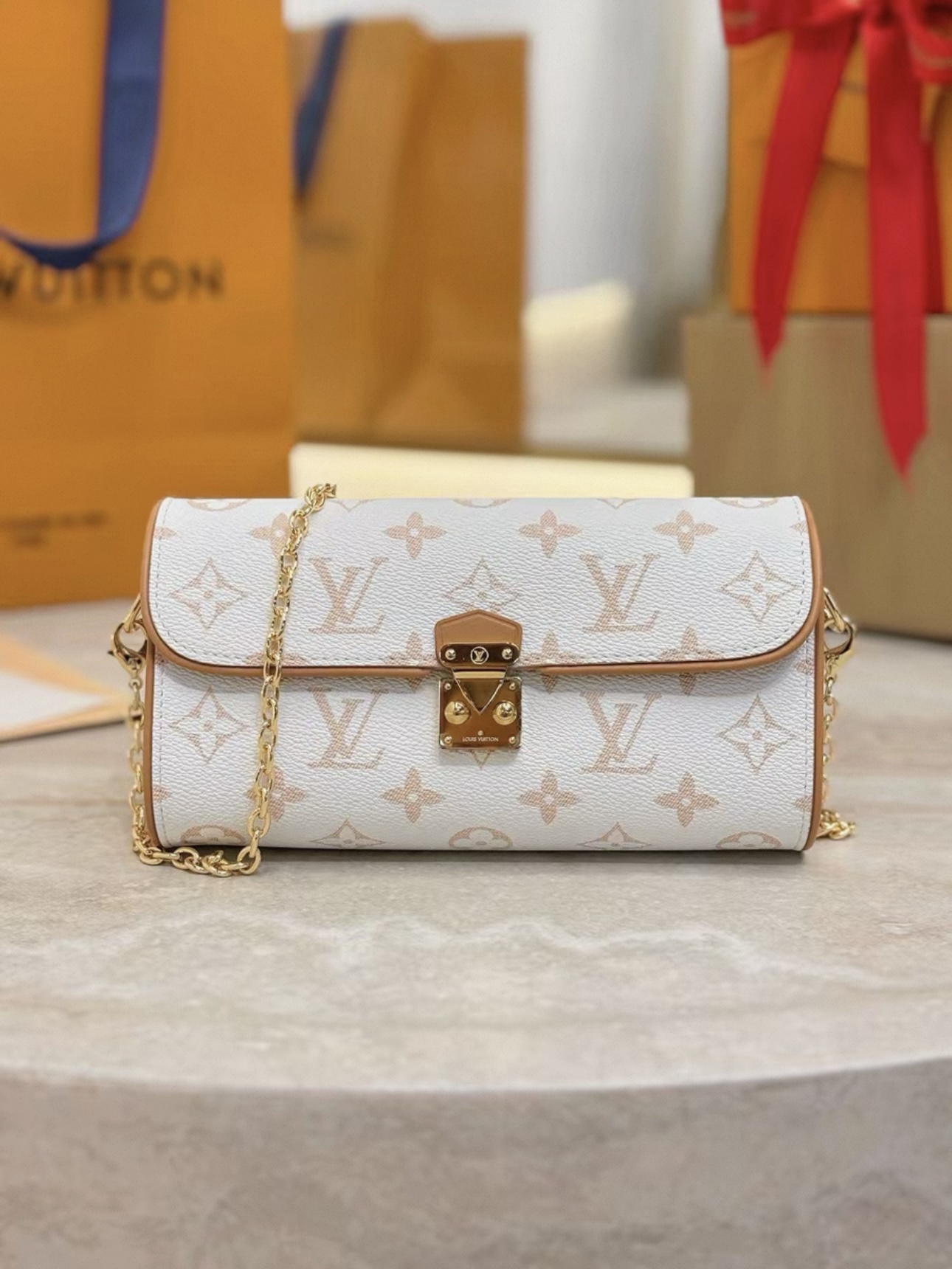 LV Pochette Camille