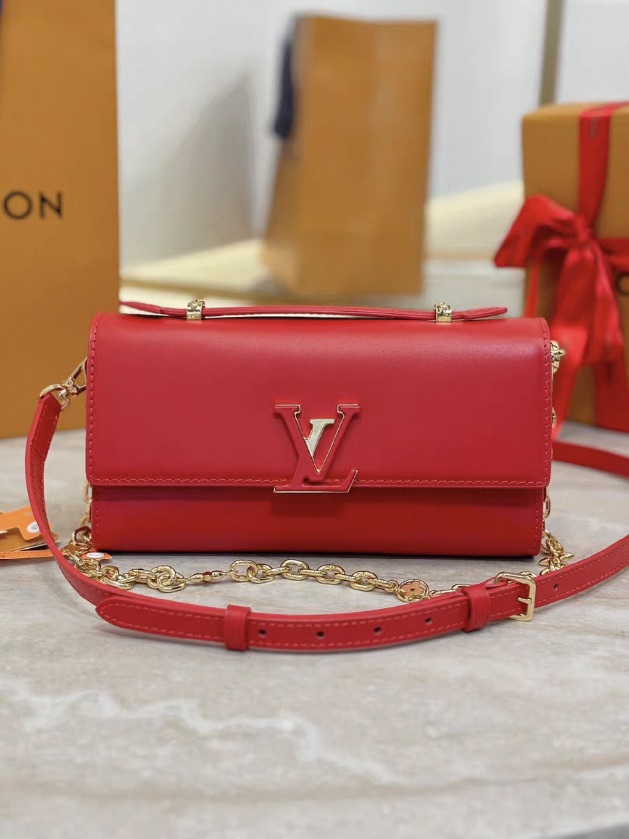 LV Wallet On Chain Capucines