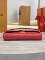 LV Wallet On Chain Capucines