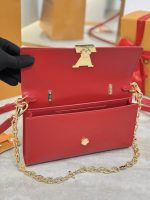 LV Wallet On Chain Capucines