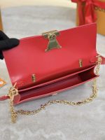 LV Wallet On Chain Capucines