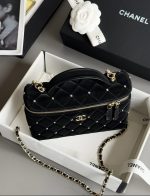 CHANEL Vanity with Chain Velvet Diamanté