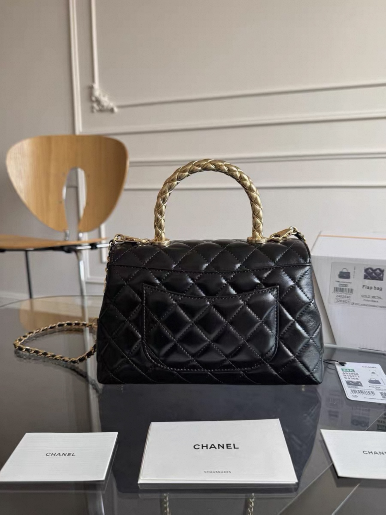 CHANEL Coco Handle Shiny Calfskin Black-23cm