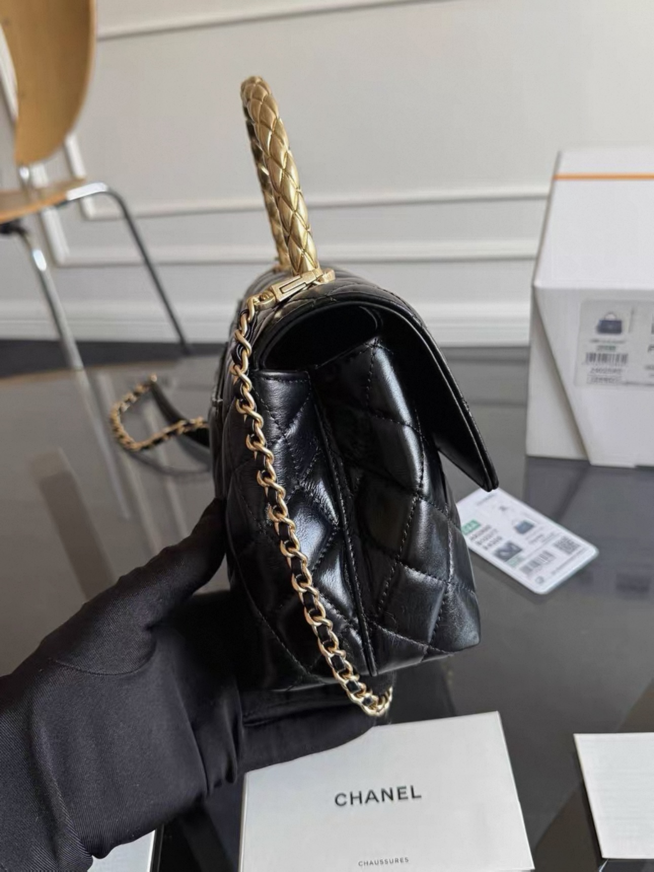 CHANEL Coco Handle Shiny Calfskin Black-23cm