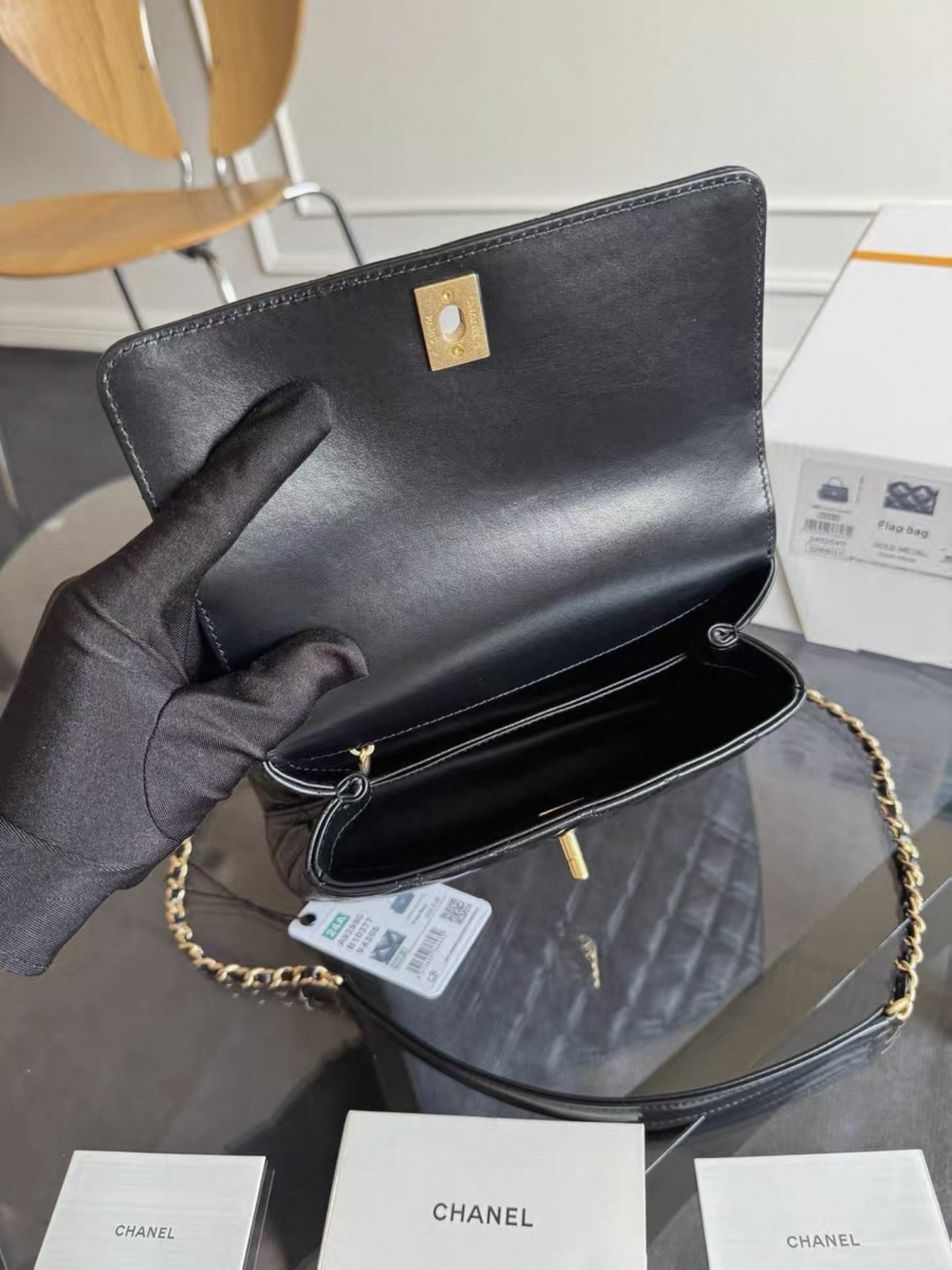 CHANEL Coco Handle Shiny Calfskin Black-23cm