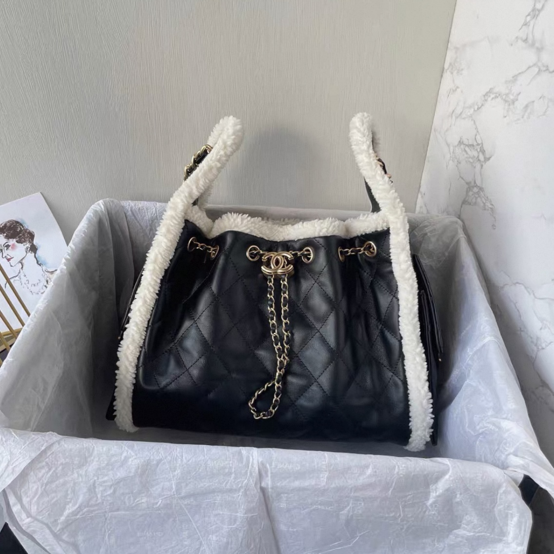 CHANEL 25K 25bag Small Crumpled Shearling Sheepskin