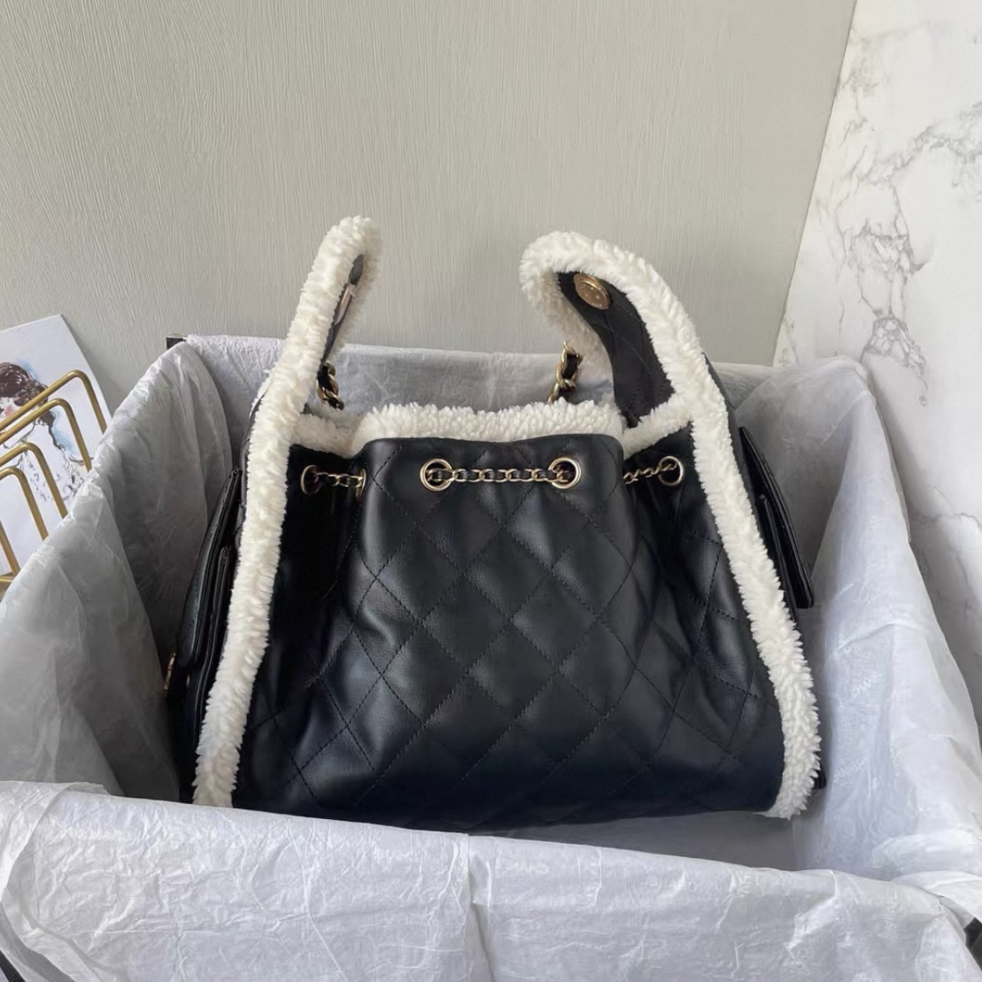 CHANEL 25K 25bag Small Crumpled Shearling Sheepskin