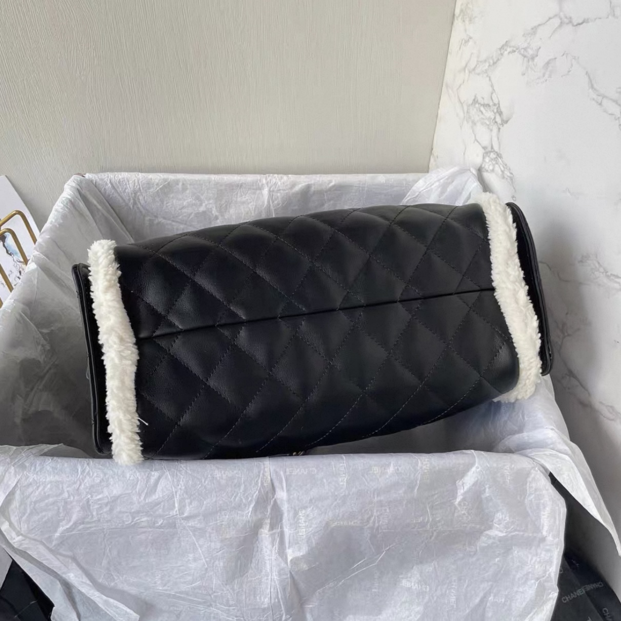 CHANEL 25K 25bag Small Crumpled Shearling Sheepskin