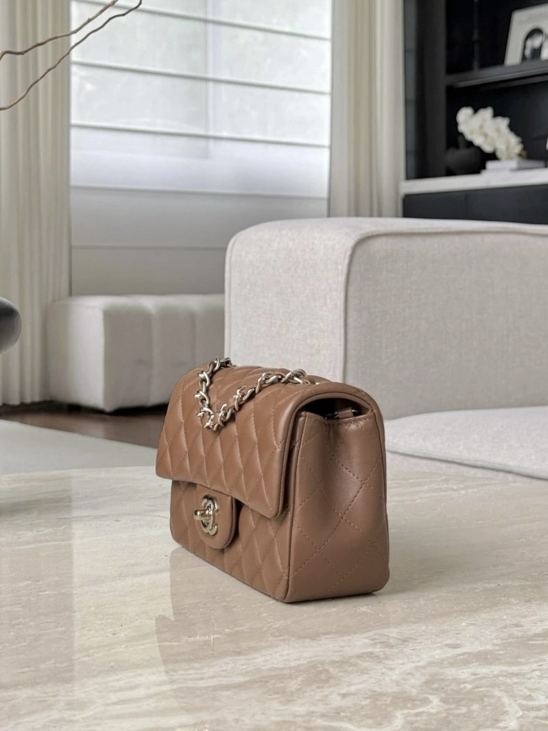 CHANEL Mini Classic Handbag lambskin leather-20CM