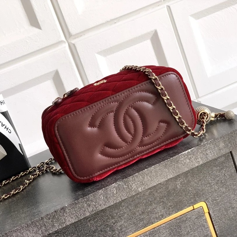 CHANEL Vanity with Chain Rectangular Ball & Diamond Lock